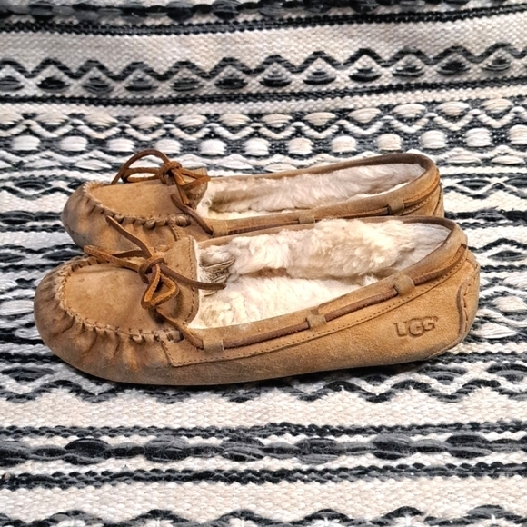 UGG LEATHER LOAFER IN TAN - Picture 2 of 11